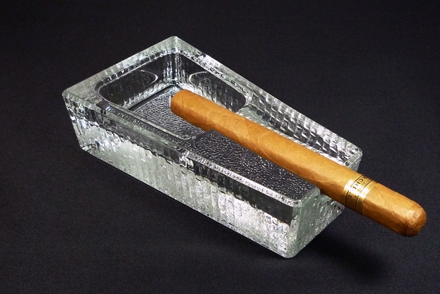 アンティークグラス シガー用灰皿｜葉巻の通販 CubanCigar.jp （販売